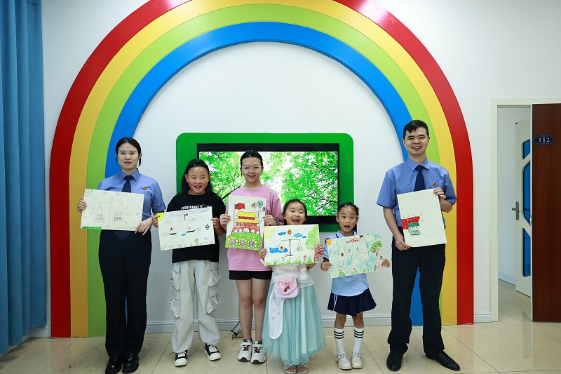 “八一”特辑 | 军娃童心绘法治，共筑强国少年梦